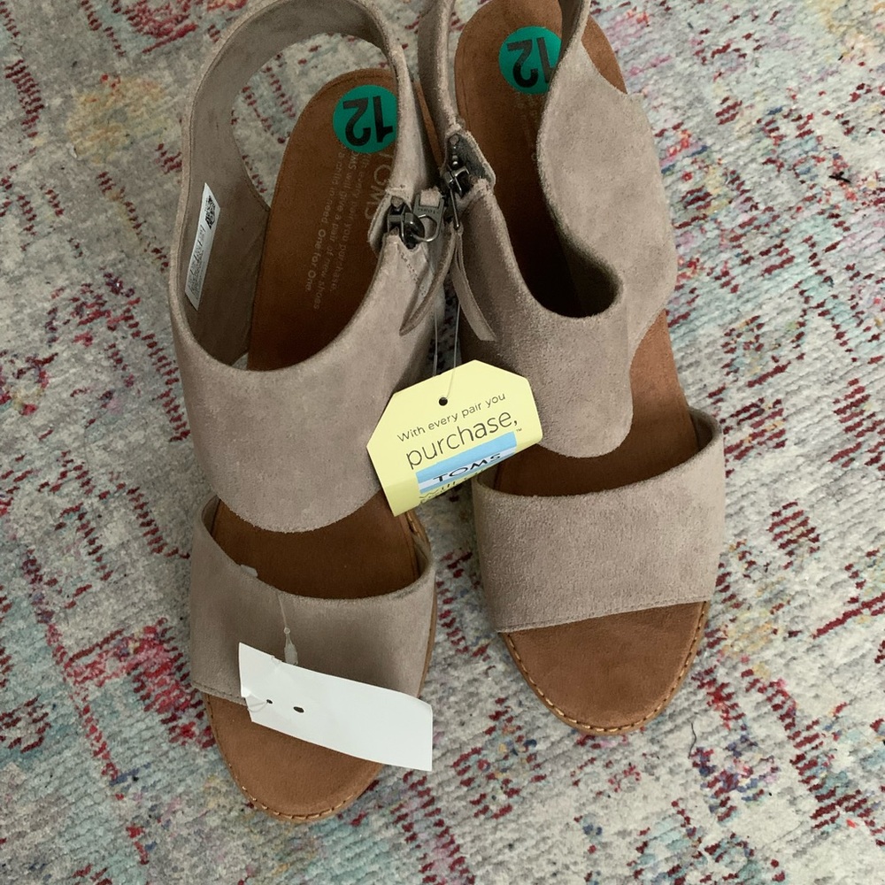 NWT Size 12 Toms sandals!